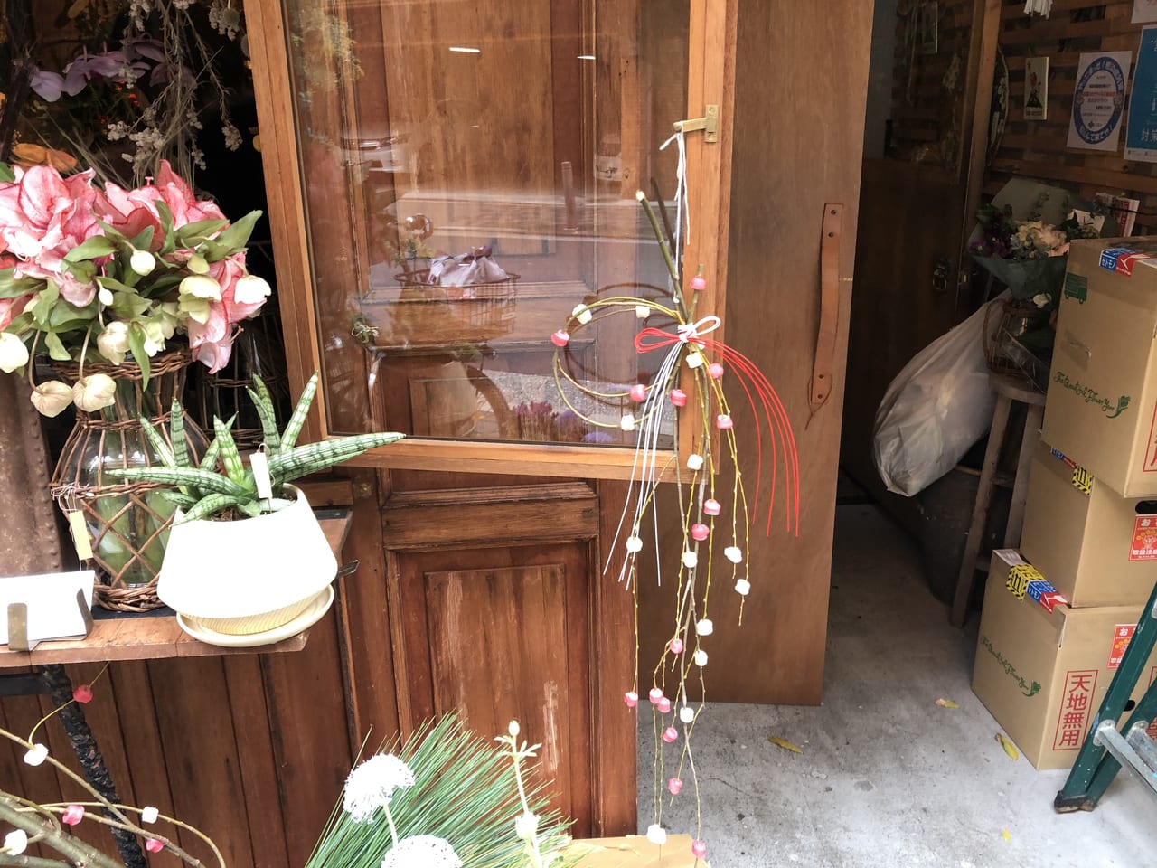大阪市西区 新町 ライオンキッチンさんの南口にある小さな花屋quotidienneさんが年12月31日で閉店されます 正月用のお花や飾りもまだ少し販売されています 号外net 大阪市西区